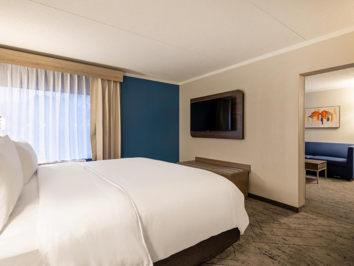 Holiday Inn Express & Suites Greensboro - I-40 Atwendover By Ihg Exterior foto
