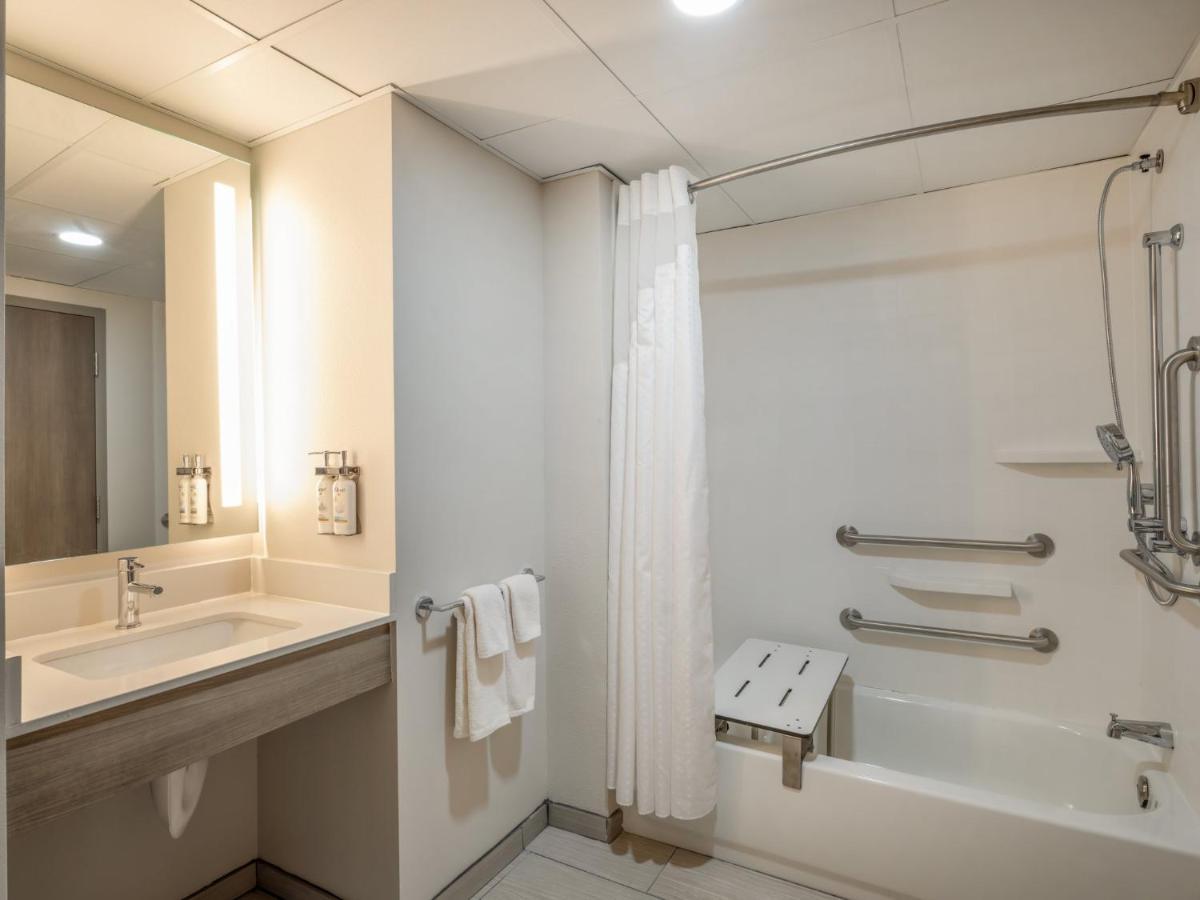 Holiday Inn Express & Suites Greensboro - I-40 Atwendover By Ihg Exterior foto